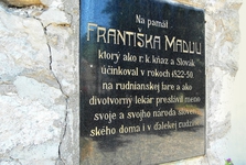 pamätná tabuľa na Fraňa Madvu