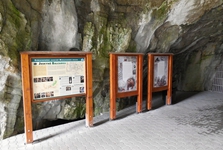 jaskyňa Balcarka (infopanely pred vstupom)