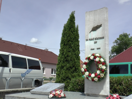 obec Zavar - Pomník padlých 1. a 2. sv. vojny i SNP