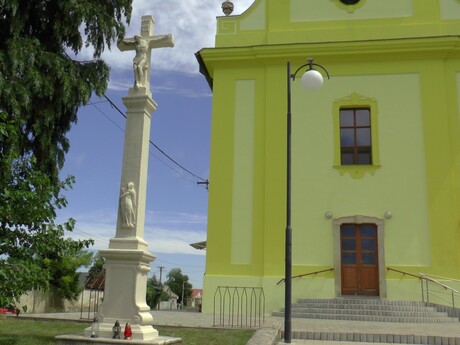 Šoporňa - Kostol Panny Márie Snežnej (Kamenný kríž)
